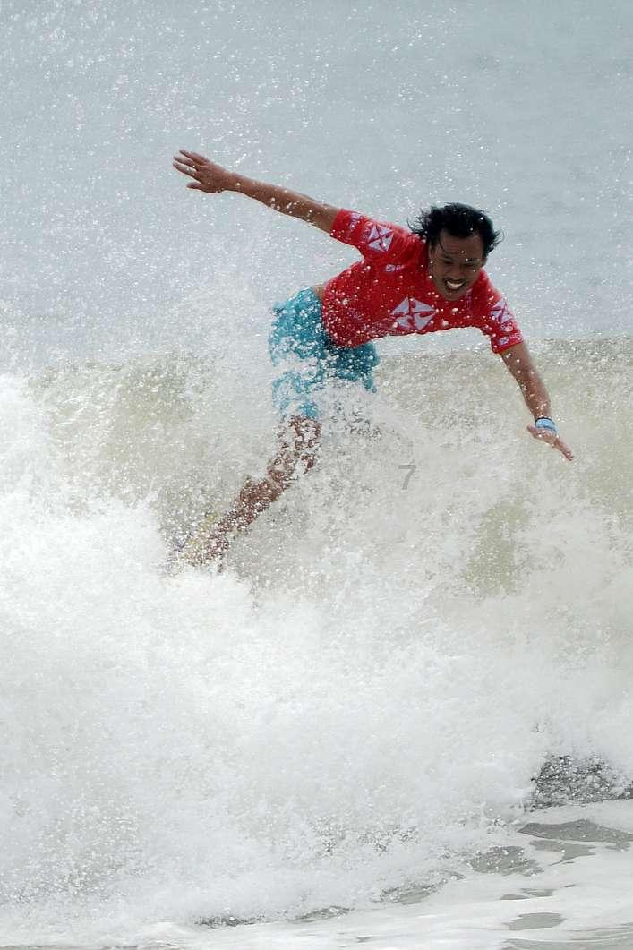 勘察队在海拔6700多米的山峰发现12岁少女尸体:已沉睡500多年